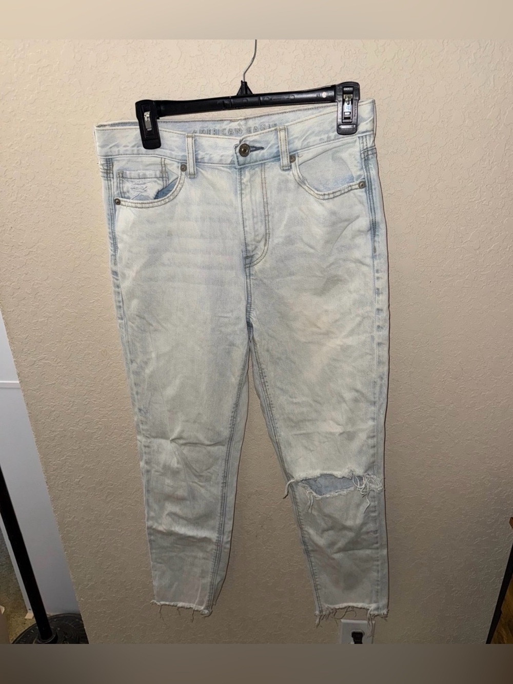 American Eagle Women’s High-Rise Skinny Jeans Light Wash Distressed
